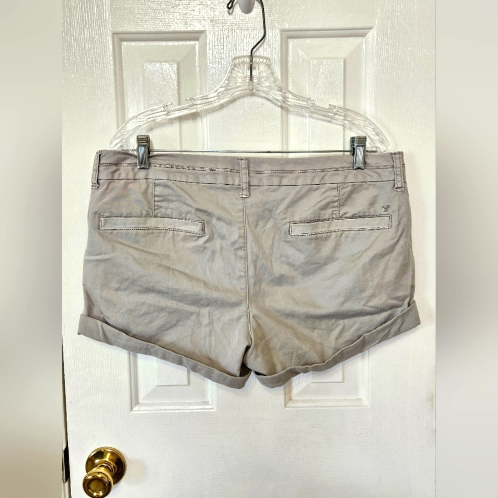 American Eagle Outfitters Women's Light Gray Midi Shorts Size 14 - Picture 3 of 4